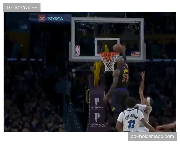 关键时刻：莫布利钉板大帽，骑士迅速推进由加兰命中追身三分